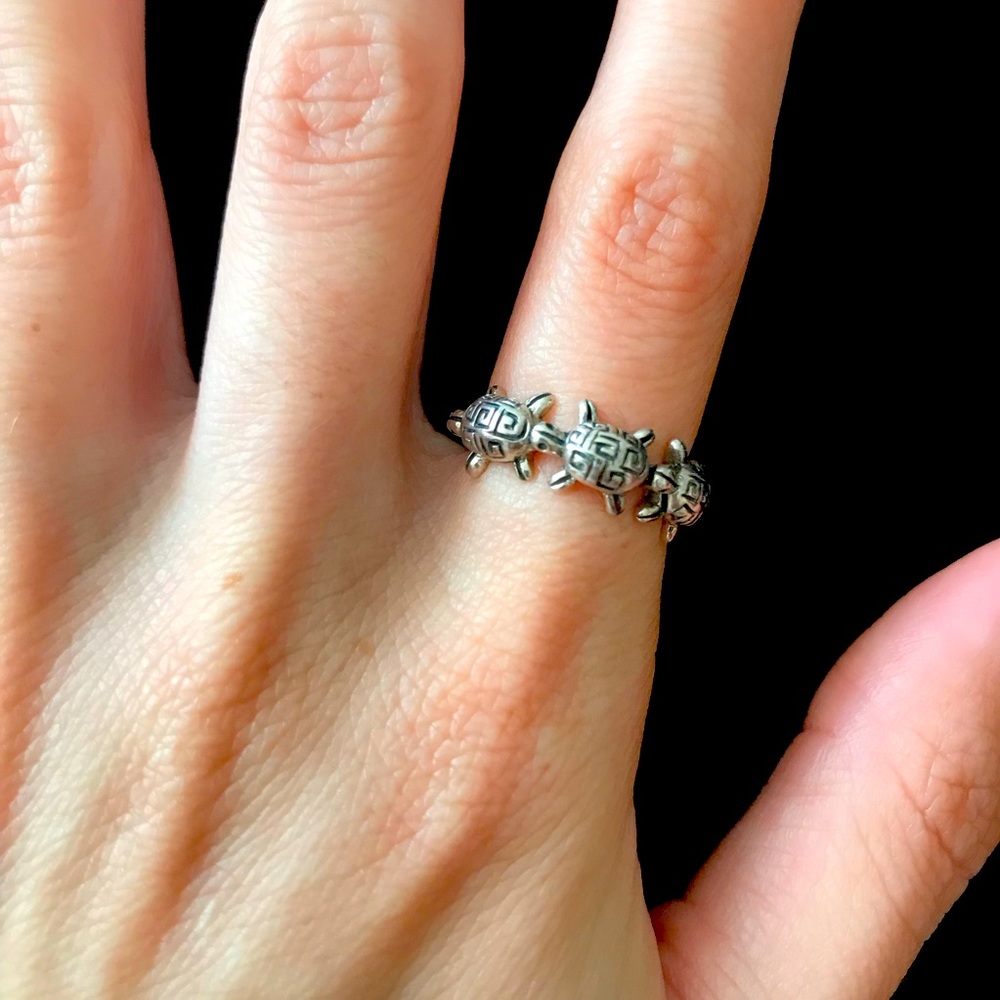 Adorable vintage sterling silver turtle ring with 3 turtles